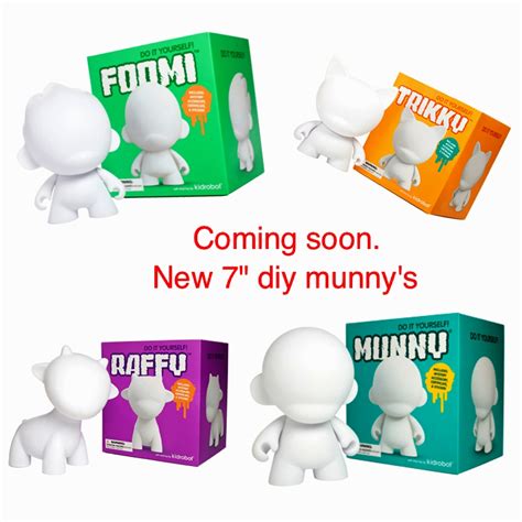 ToiToy: Kidrobot releases new size DIY Munny toys.