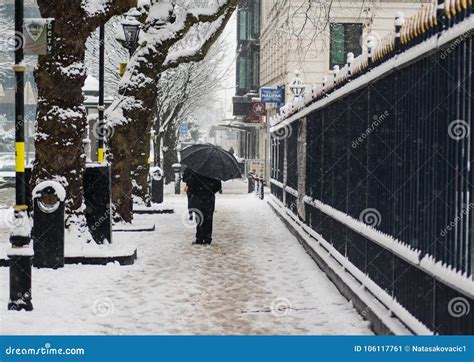 Birmingham City Centre on a Snowy Day Editorial Photo - Image of schools, people: 106117761