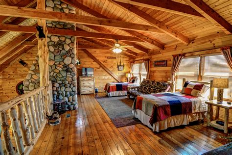 Dancing Bear Lodge - 4 bed / 2-1/2 bath log cabin: upstairs loft with 2 ...