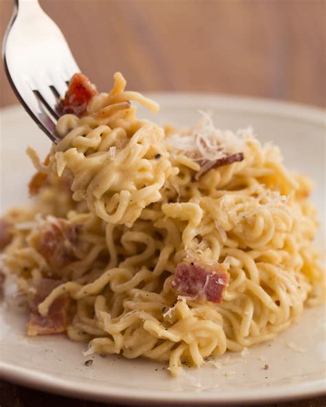 Miojo Carbonara Ramen Dishes, Pasta Dishes, Soup Recipes, Dinner Recipes, Cooking Recipes ...