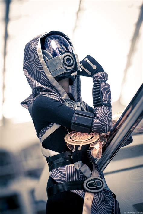 Mass Effect cosplay: Stunning Tali