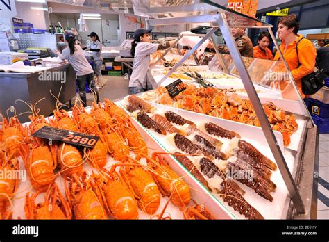 Australian cooked and fresh Lobster, Sydney Fish Market, Sydney, New ...