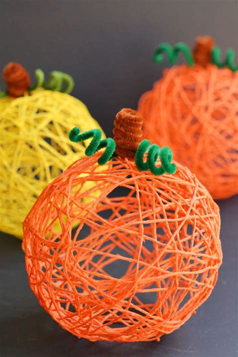 How To Make A Decorative Halloween Pumpkin Yarn Ball - Crafting News