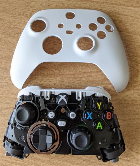 Here’s What an Xbox Series X Controller Looks Like Without Skin - The ...