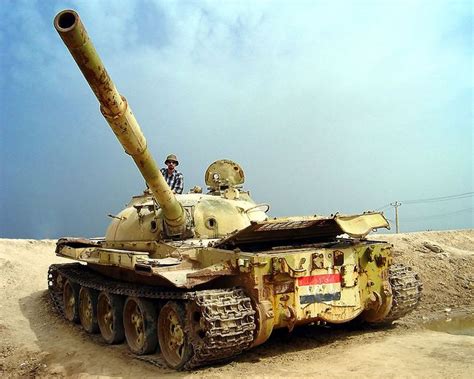 Iraqi T-62 tank wreckage in Khuzestan province, Iran. wikipedia Iraqi Tank, Combat Tanks, T 62 ...