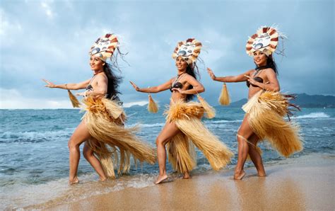 Luau Ka Hikina Sheraton Kauai Coconut Beach Resort - Kauai Vacation Tours