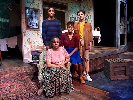 From white family to black: cast of Theatre UAB’s “The Glass Menagerie” discuss race and the ...