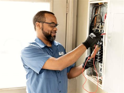 Avoid Mistakes When Hiring an Electrician | Lee Company