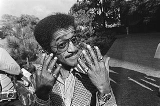 File:Sammy Davis junior geeft persconferentie in Hilton, Amsterdam ...