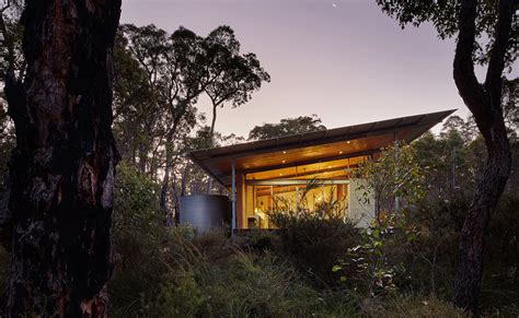 Among bush and trees. Bush House by Archterra Architects | METALOCUS