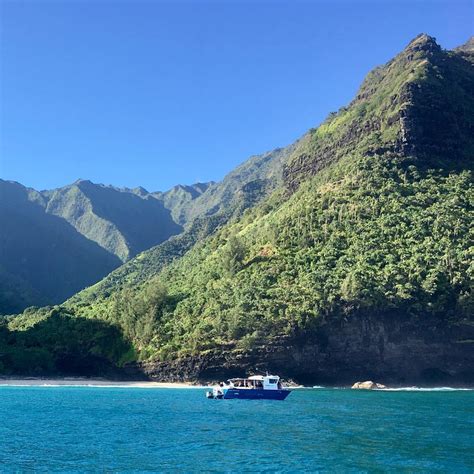 Na Pali Coast Snorkeling and Boat Tour