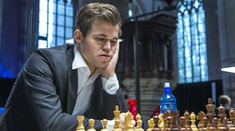 Magnus Carlsen / Schach Magnus Carlsen Wird Vom 18 Jahrigen Andrei ...