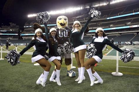 Philadelphia Eagles show off holiday cheer before matchup with Oakland Raiders | PennLive.com