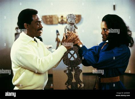 EDDIE MURPHY, SHARI HEADLEY, COMING TO AMERICA, 1988 Stock Photo - Alamy