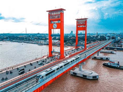 9 Potret Jembatan Ampera, Mirip Golden Gate Bridge di USA