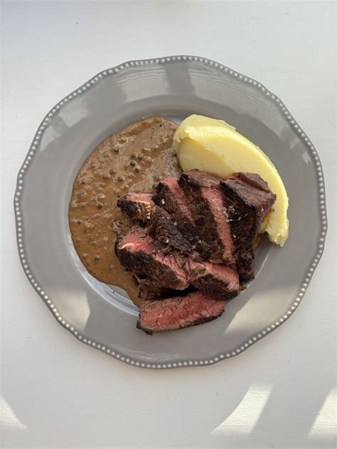 [homemade] rump steak, peppercorn sauce, mash : r/food