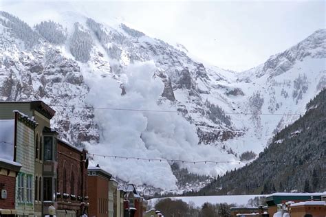 Avalanches: Basic Safety Tips for Beginners | GearJunkie