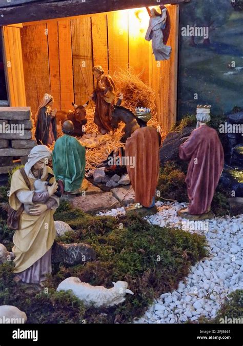 Nativity figurine hi-res stock photography and images - Alamy