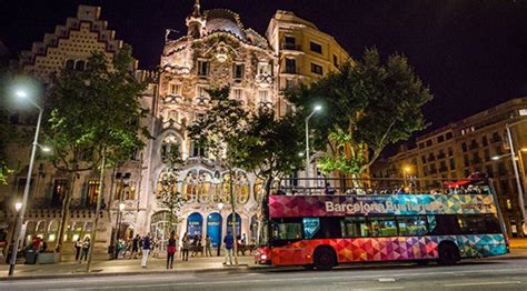 El bus turístico nocturno de Barcelona vuelve a circular este viernes