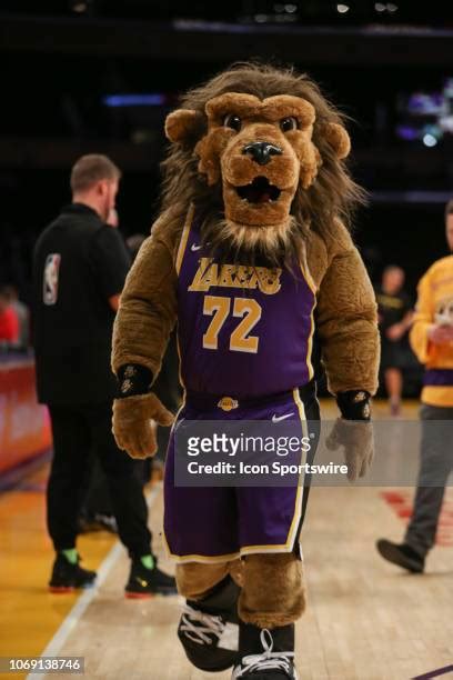 Los Angeles Lakers Mascot Photos and Premium High Res Pictures - Getty ...