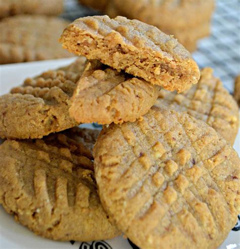 Simple 3-Ingredient Low Carb Peanut Butter Cookies