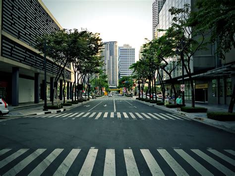 7th Avenue, BGC, Taguig City, Philippines 7 Avenue, Manila, Planting, Philippines, Locals ...