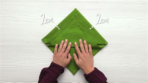 How to fold a Christmas tree napkin - YouTube