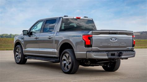 Cybertruck vs F-150 Lightning Comparison: Specs & Features