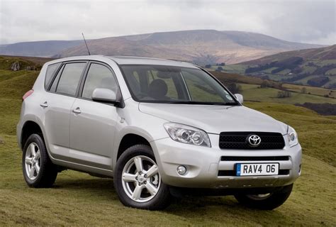 Toyota RAV4 Estate Review (2006 - 2012) | Parkers