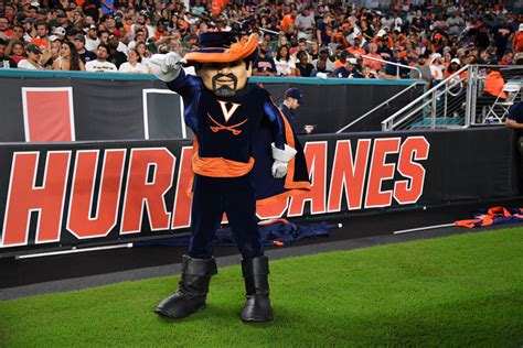 U. of Virginia changes logo with design linked to slavery - Yahoo Sports