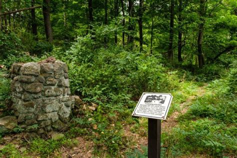 These 10 New York Hiking Trails Lead To Some Incredible Pieces Of History | Cool places to visit ...