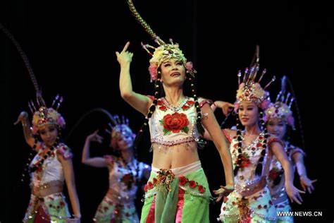 China's Guangdong cultural troupe stages performance in Yangon