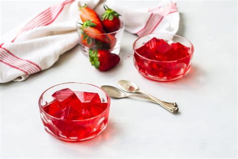 4-Ingredient Sugar Free Jello Recipe (Strawberry & More Flavors!) (2024)