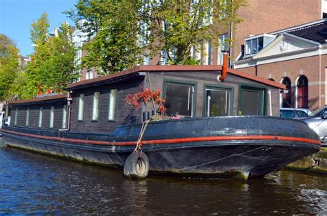 Houseboats in Amsterdam – Stock Editorial Photo © meunierd #113448176