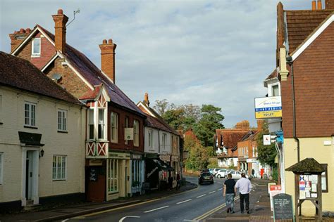 Bramley, Surrey © Peter Trimming cc-by-sa/2.0 :: Geograph Britain and Ireland