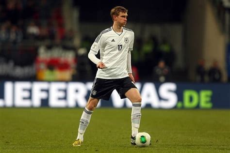 Per Mertesacker announces retirement from international football