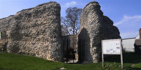 Museum & Castle Grounds - Saffron Walden Tourist Information Centre