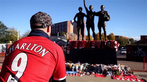 The tributes in pictures as football family remembers Sir Bobby ...