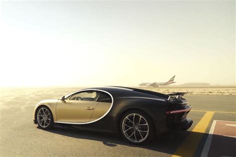 Video: Top Gear's Chris Harris race a Bugatti Chiron at 236 miles on ...