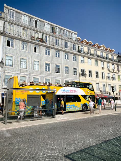 Discover the hop-on-hop-off Lisbon tour buses + 8 benefits, prices, and routes