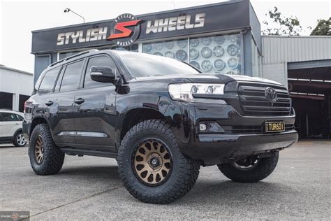 Toyota LandCruiser 200 Series Black Fuel Off-Road Vector D600 Wheel | Wheel Front