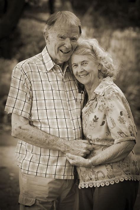 There's no age limit for couples photography. | Old couple photography ...