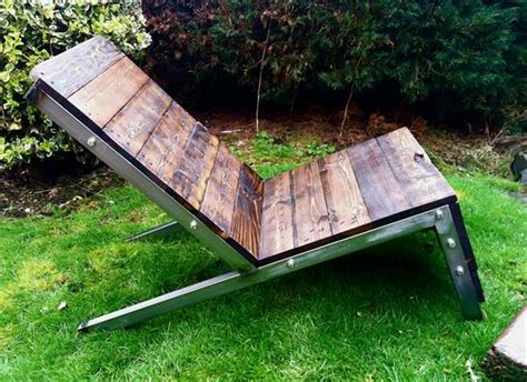 Reclaimed Pallet Adirondack Chairs | Pallet Wood Projects