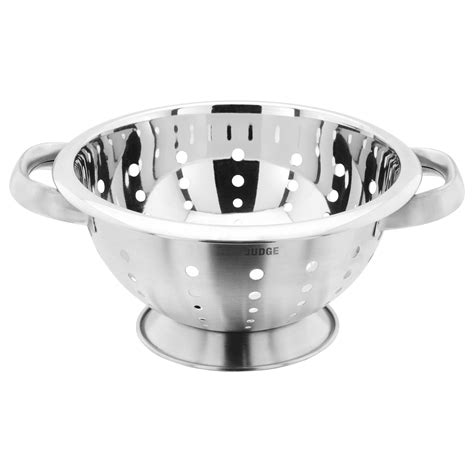 SIDE HANDLED COLANDER - 20CM - Woodbridge Kitchen Company