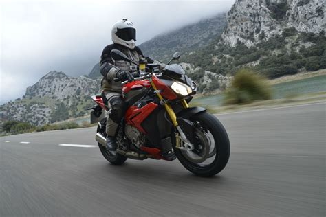 First ride: BMW S1000R review | Visordown