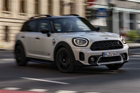 MINI Countryman hybrid engines, drive & performance | DrivingElectric