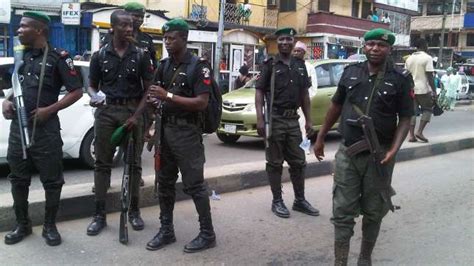 Favourmoyse Blog : How to identify fake Nigerian police at a glance.