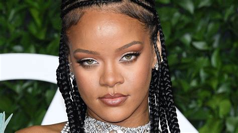 Rihanna Just Dropped a “No Makeup” Makeup Tutorial | Teen Vogue