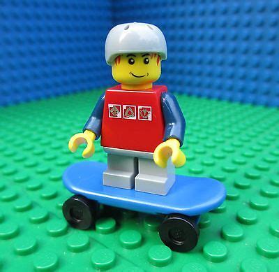 Lego SKATEBOARDER 1 Blue Skateboard Board City Town Minifigs ...