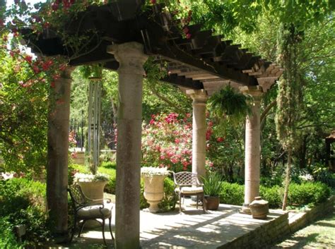 What Is An Arbor And How Can It Benefit Your Outdoor Space?